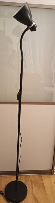 Lampa podłogowa .