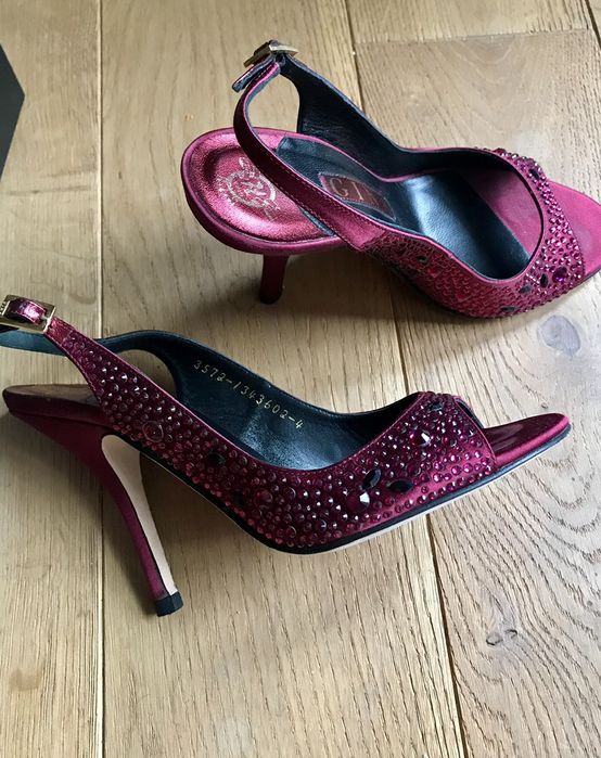 Продам босоножки Gina