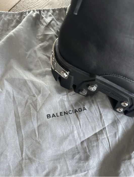 Balenciaga Strike Boot – Ekskluzywne buty w stylu industrialnym