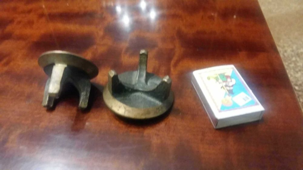 продам підсвічник бронза