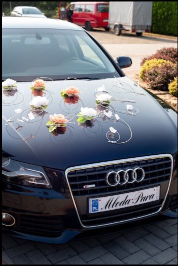 Dekoracja samochodu kwiaty