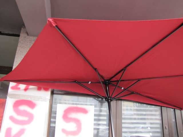 Parasol na taras balkon półokrągły czerwony 23,7 x 132,1 cm