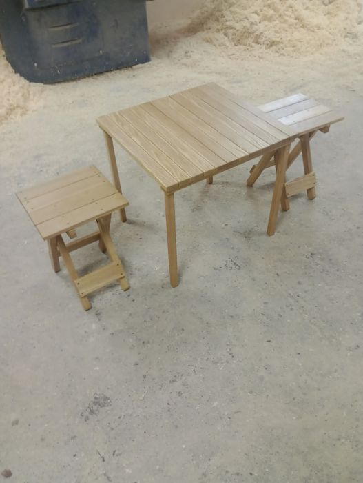 Розкладні стільці та стіл