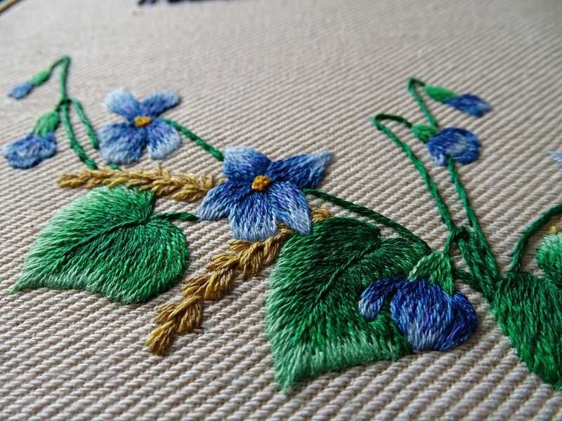 Haft ręczny - fiołki leśne. Prezent na urodziny, ślub, rocznicę