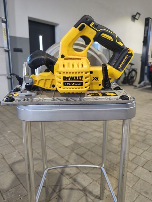 Pilarka tarczowa DEWALT DCS572NT