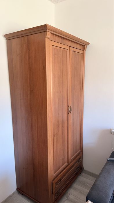 Zestaw mebli (szafa, komoda, lustro)