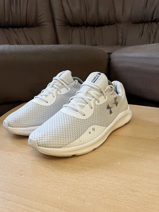 Чоловічі кросівки Under Armour Charged Pursuit 3