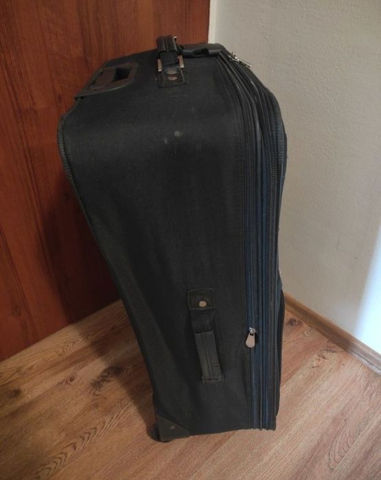 Walizka duża podróżna na kółkach obrotowych miękka , solidna bagaż.