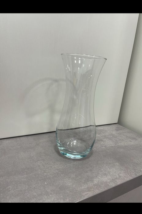 Скляна ваза для квітів