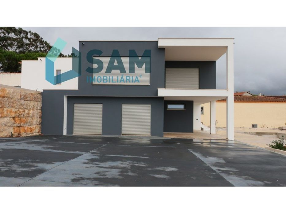 Moradia T3 de Luxo com Piscina e Vista Mar