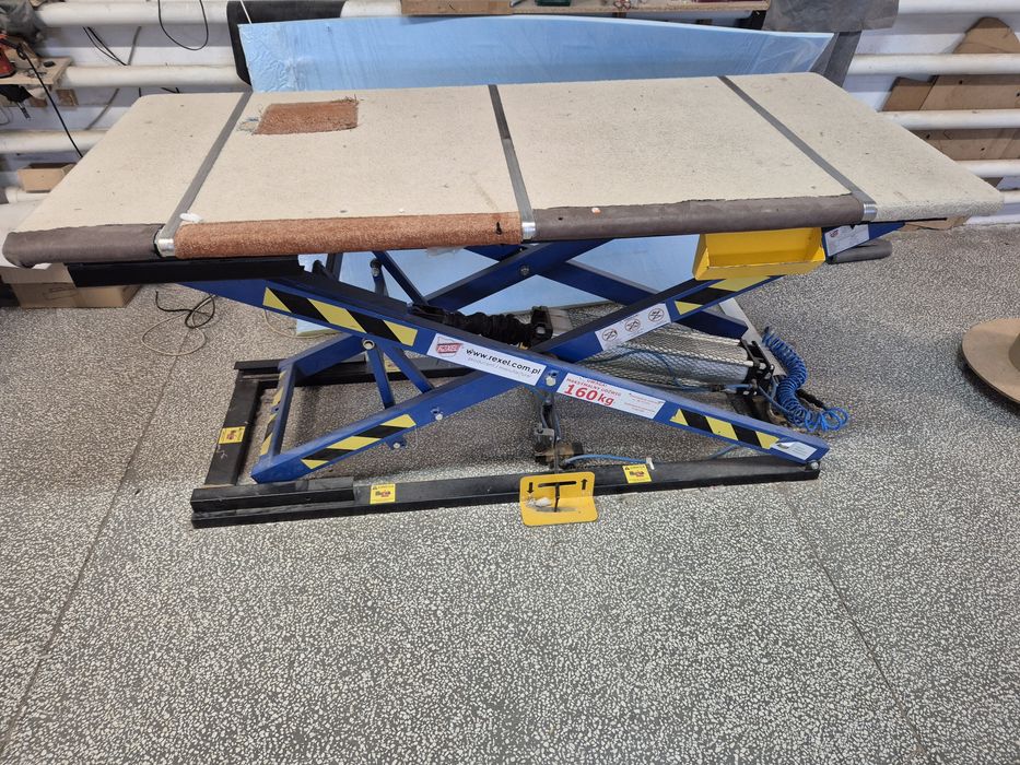 Pneumatyczny stół tapicerski