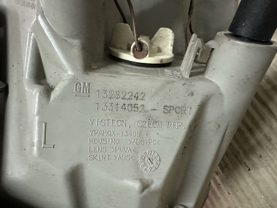 Farolim Esquerdo Opel Astra J Sports Tourer 2010 a 2015