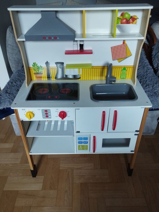 Drewniana kuchnia zabawkowa