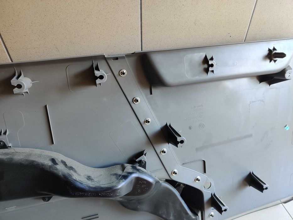 Prawy tylny boczek bagażnika do VW T5