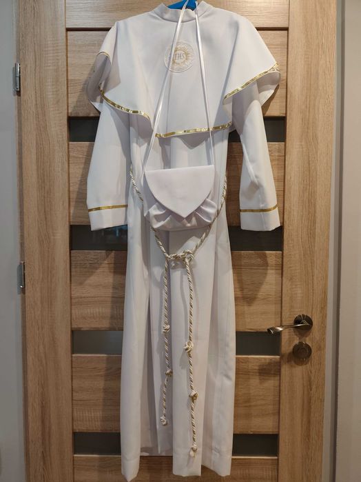 Piękna alba komunijna