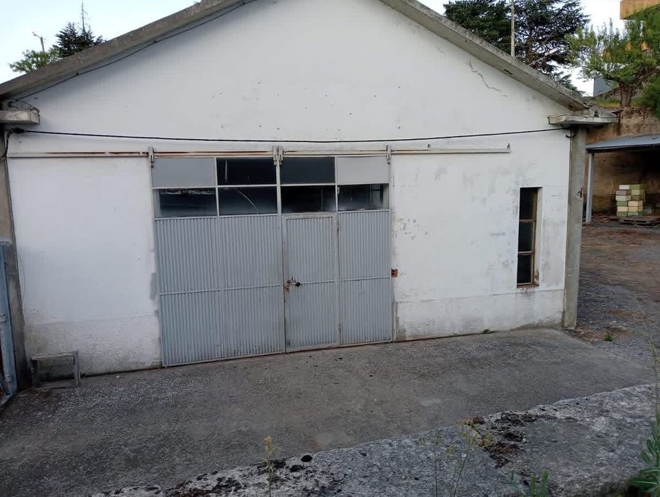 Alugo / vendo armazém situado no Cachao a 10 minutos de Mirandela