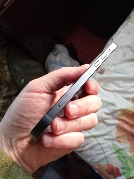 Продам Iphone 12 на 64