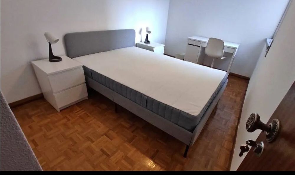 Quarto mobilado para arrendar