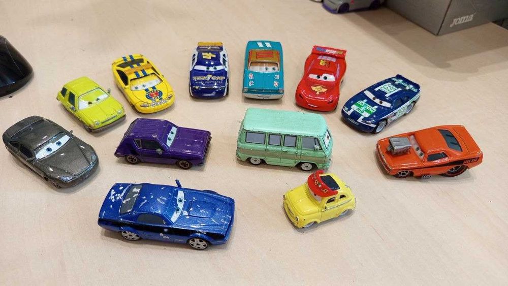 Розпродаж машинок колекції  Тачки Disney Pixar Cars