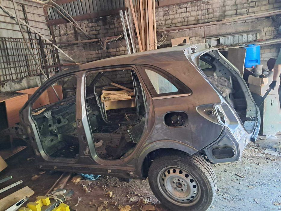 Підвіска та кузовні деталі Mercedes-Benz B W246