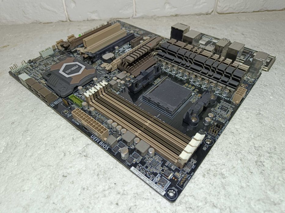 Материнська плата AMD ASUS SABERTOOTH 990XF R2.0 sAM3+ під FX ТОПОВА!