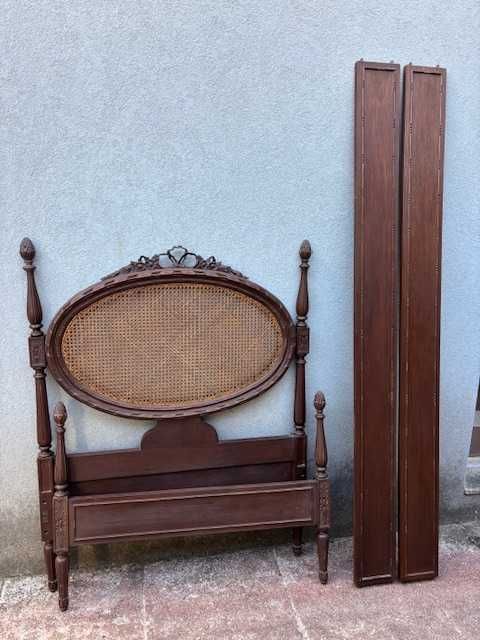 Cama clássica, solteiro,  cabeceira em palhinha