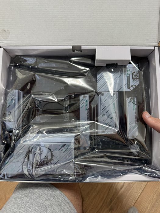 Материнська плата MSI X670E GAMING PLUS WIFI (sAM5, AMD X670)