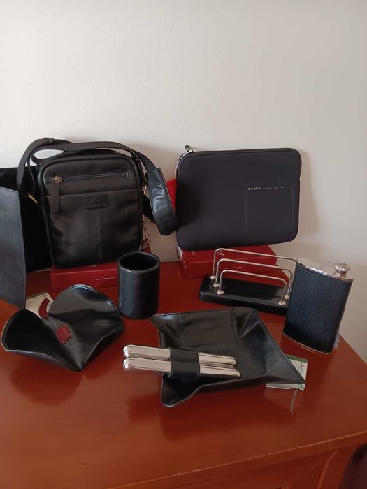 Acessórios e material de escritório em pele