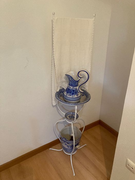 Lavatório de louça pintada à mão