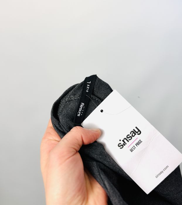 Ciemnoszara sukienka z wycięciami na ramionach L 40