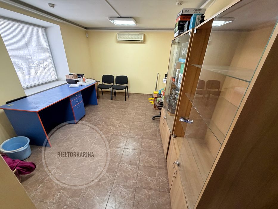 3я Слобідська/Колодязна 4к приміщення в оренду. Фасадний вхід