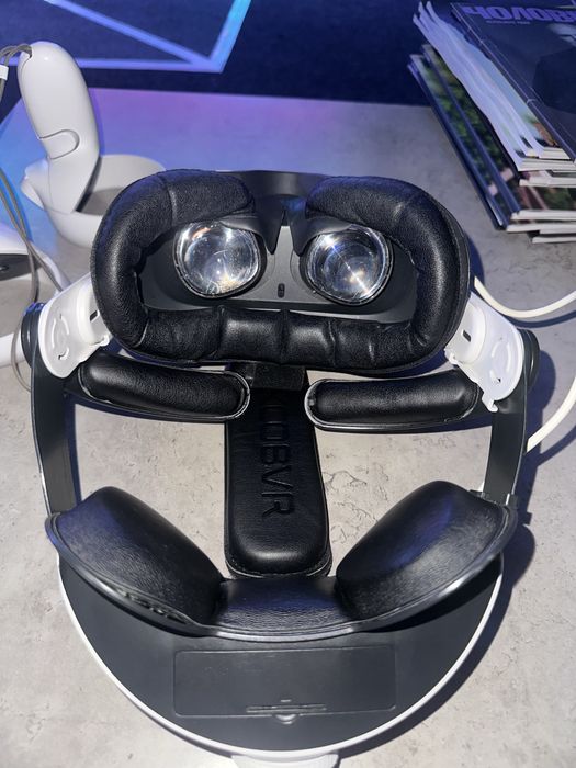 VR-окуляри Meta Quest 2 шолом віртуальна реальність