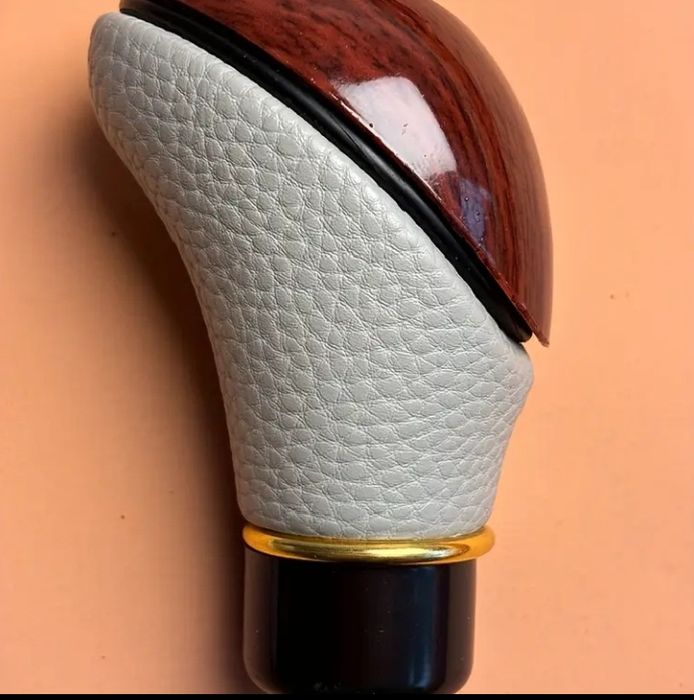 Автомобільна ручка КПП.