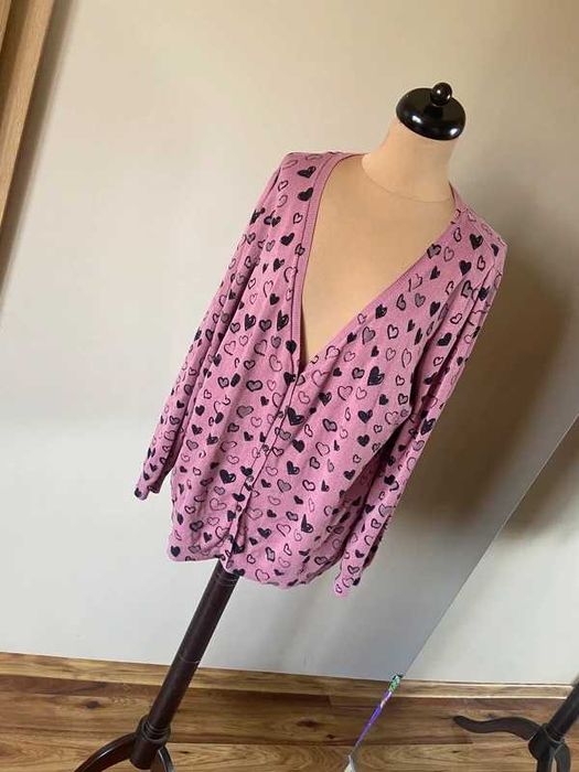 Bodyflirt lekki sweter roz kardigan zapinany guziki serduszka serca xxxxl 48 50 +size