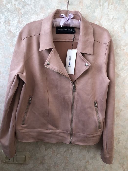 Курта Calvin Klein.