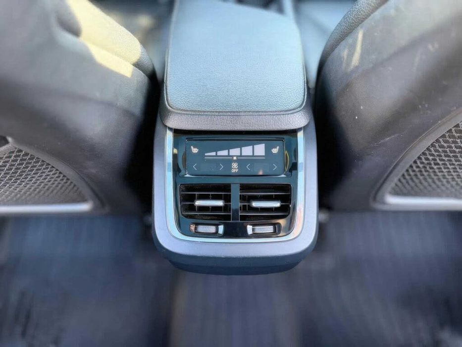 Volvo XC90 T6 Momentum      2016