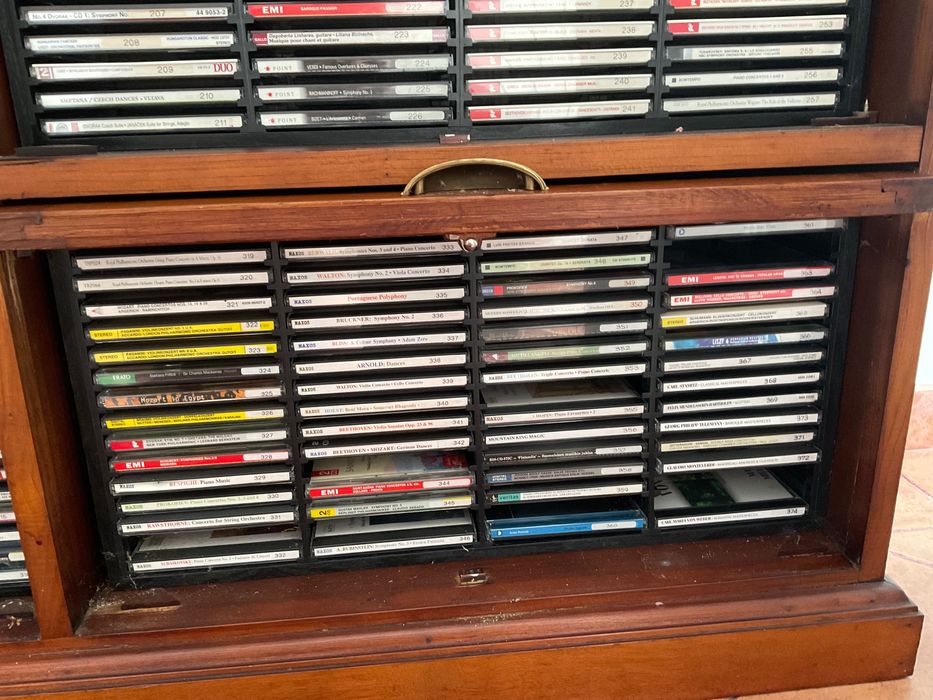 Armário de cd’s clássica