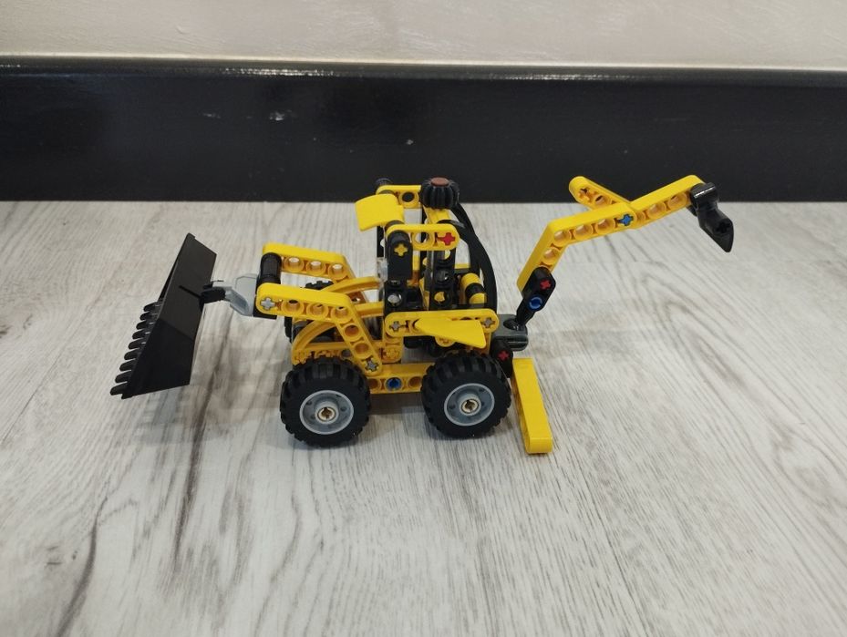 Zestaw klocków Lego technic 42197 mała  koparka
