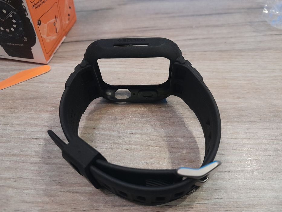 Etui z paskiem Spigen Rugged Armor Pro Apple Watch 45/44 mm, czarne