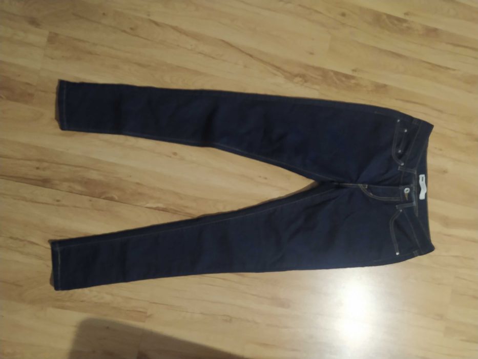 Granatowe damskie jeansy Levi's legging 30/32