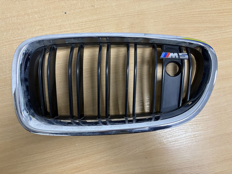 Гриль ноздрі bmw m5 f10
