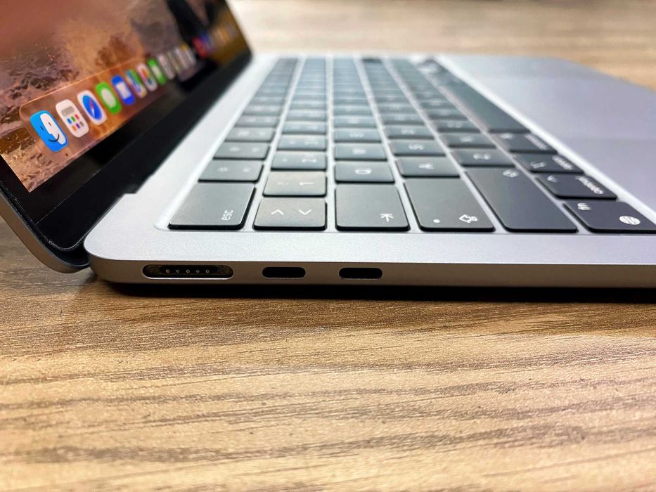 MacBook Air 13" (M2, 2022) (A2681) - Como novo, com garantia e carregador original