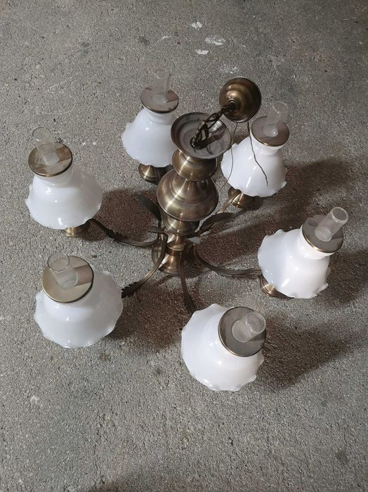 Candeeiro clássico para sala.