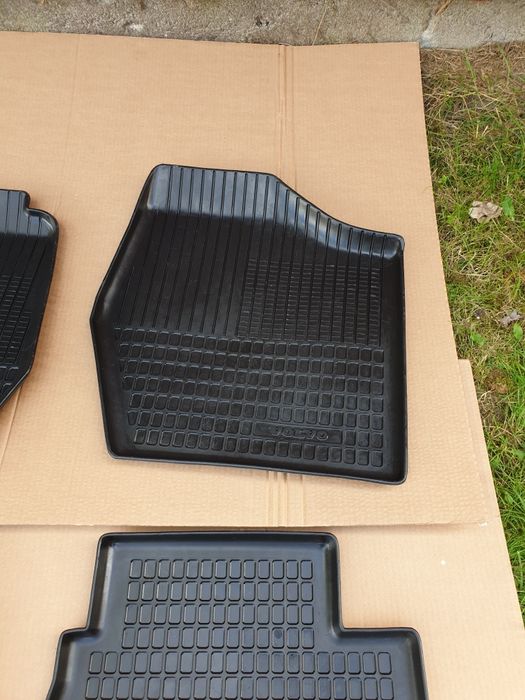 Dywaniki plastikowe volvo 340/360  88 rok ORYGINALNE VOLVO