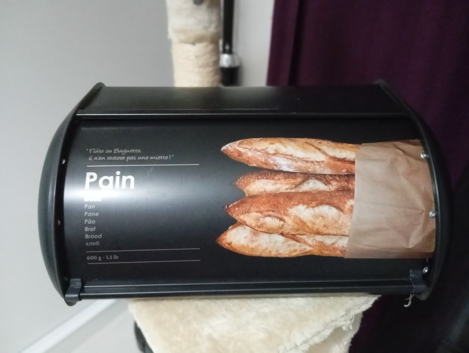 Caixa para pão nunca usada.