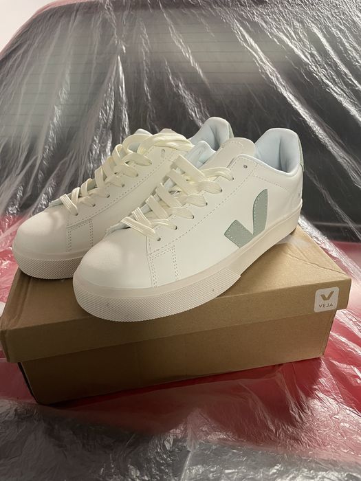 Sapatilhas Veja novas