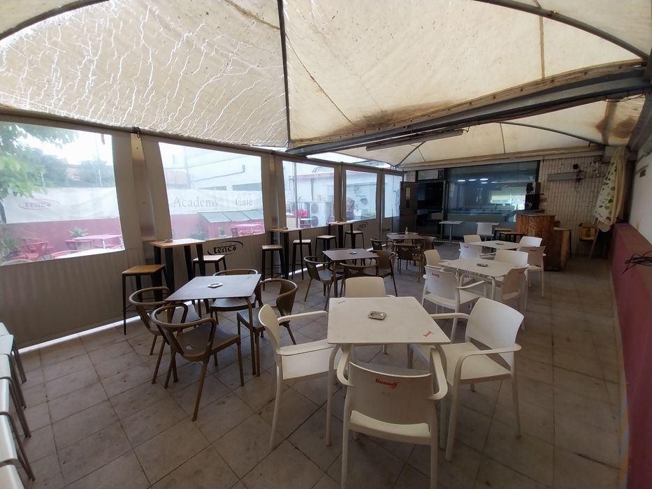 Café snack bar a funcionar