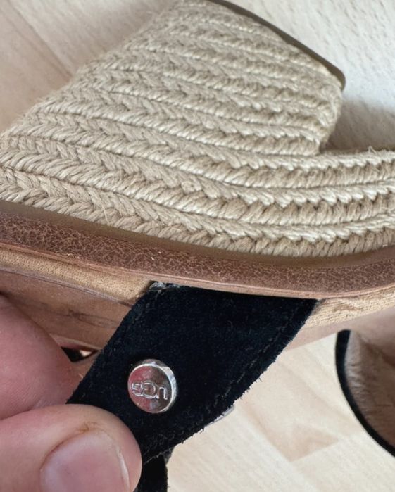 Sandały na obcasie UGG w stanie  dobrym rozmiar 39,5