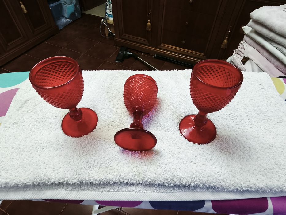 Copos de água em vermelho Novos