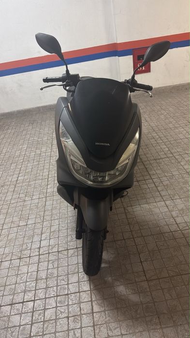 Honda pcx 125.